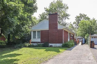1913 Tweed Avenue, Elmvale Acres and Area, ON K1G 2L8