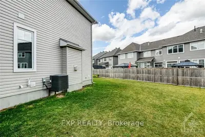 247 Hawkmere Way, Blossom Park - Airport And Area, On K1t 0r3