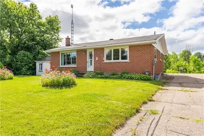 11750 ROUND LAKE Road, Laurentian Valley, ON K8A 6W8