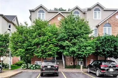 102 STEELE PARK, Cyrville - Carson Grove - Pineview, ON K1J 0J2