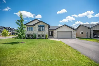 1043 BUTLER Boulevard, Petawawa, ON K8H 0C2
