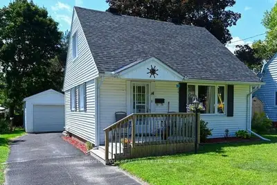 14 GLENGARRY Road, Brockville, ON K6V 2N4
