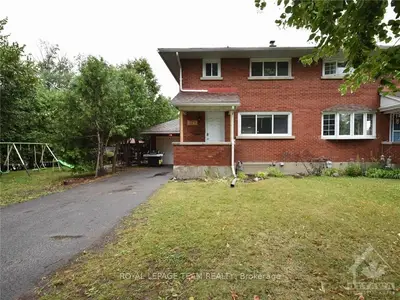 2247 IRIS Street, Parkway Park - Queensway Terrace S and Area, ON K2C 1B9
