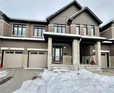131 AVRO Circle, Manor Park - Cardinal Glen and Area, ON K1K 3X8