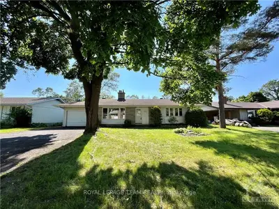 2640 COLMAN Street, Billings Bridge - Riverside Park and Area, ON K1V 8J9