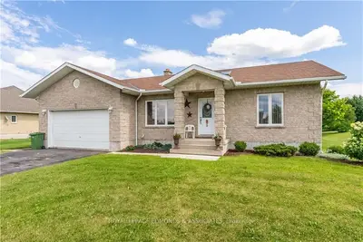 77 RIVERCREST Drive, Laurentian Valley, ON K8A 6W4