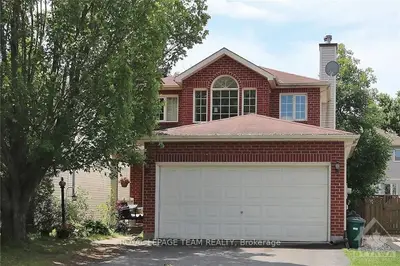 8 Clydesdale Avenue, Kanata, ON K2M 1W5