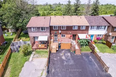 60 CARRAWAY Crescent, South Dundas, ON K0C 1X0