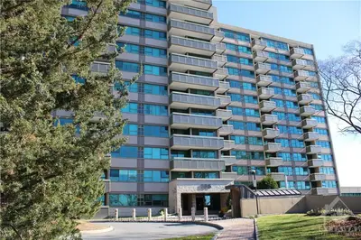 555 BRITTANY Drive 107, Manor Park - Cardinal Glen and Area, ON K1K 4C5
