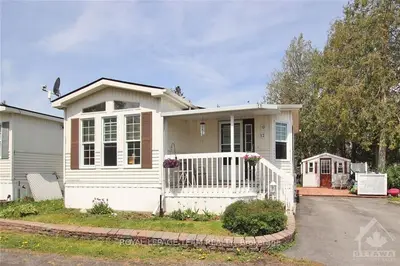 12 GABY, Stittsville - Munster - Richmond, ON K0A 1B0