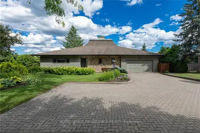 17 ROCKCLIFFE Road, Brockville, ON K6V 2Z7
