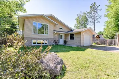 68 LEGERE Drive, Laurentian Hills, ON K0J 1P0