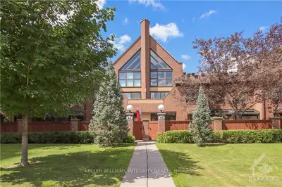 100 HILLSIDE Drive 43, Manor Park - Cardinal Glen and Area, ON K1K 4J3
