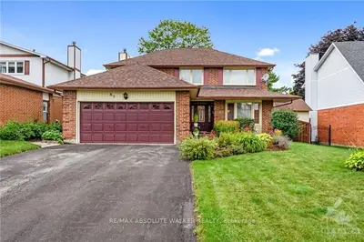 85 HAWK Crescent, Hunt Club - Windsor Park Village and Area, ON K1V 9G8
