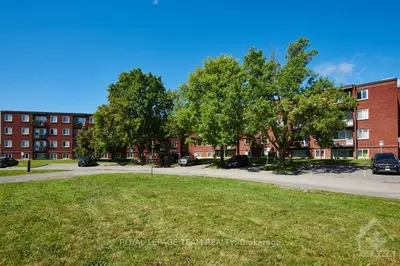 2044 ARROWSMITH Drive 403C, Beacon Hill North - South and Area, ON K1J 7V8