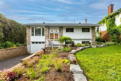 2011 SHAREL Drive, Alta Vista and Area, ON K1H 6W1