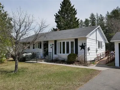 72 SANDHILL Drive, Madawaska Valley, ON K0J 1B0