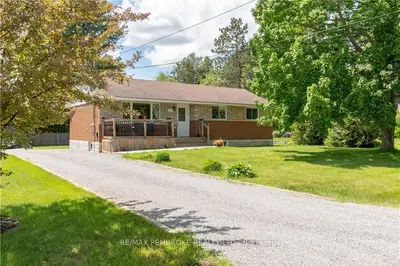 24 SUNSET Crescent, Petawawa, ON K8H 2L7