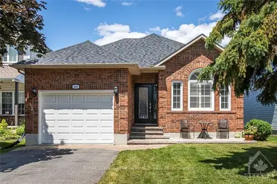 884 COMO Crescent, Orleans - Cumberland and Area, ON K4A 4A4