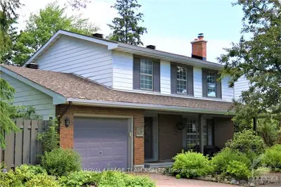 5 HALLOWELL Court, South of Baseline to Knoxdale, ON K2H 8N4