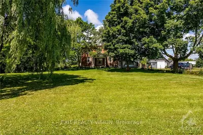 166 KEAYS Road, Tay Valley, ON K0G 1A0