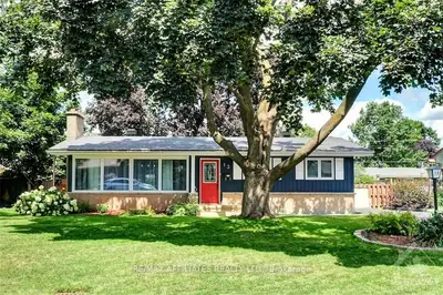 13 CEDARBANK Avenue, Bells Corners and South to Fallowfield, ON K2H 6E9