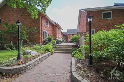 215 MACKAY Square 4, New Edinburgh - Lindenlea, ON K1M 2B6