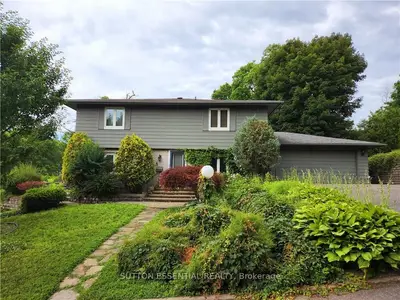3 WEST FULFORD Place, Brockville, ON K6V 2Z3