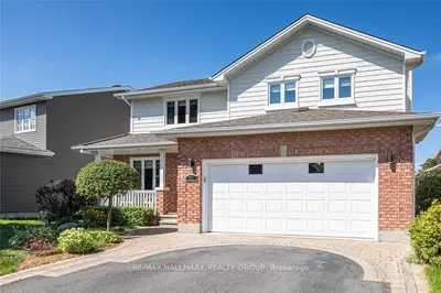 394 PAULINE CHARRON Place, Vanier and Kingsview Park, ON K1L 8L3