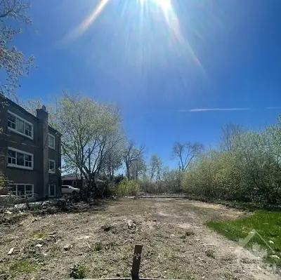 374 Mcarthur Avenue, Vanier And Kingsview Park, On K1l 6n7