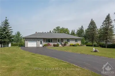 1 THIBODEAU Street, Alfred and Plantagenet, ON K0B 1A0