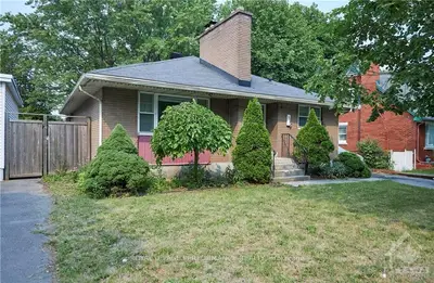 958 WOODROFFE Avenue, Britannia Heights - Queensway Terrace N and Area, ON K2A 3R7
