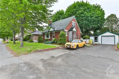 954 WOODROFFE Avenue, Britannia Heights - Queensway Terrace N and Area, ON K2A 3R7