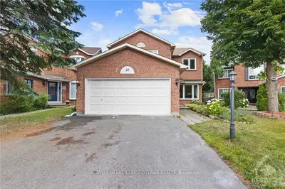 57 CASTLETHORPE Crescent, South of Baseline to Knoxdale, ON K2G 5P8