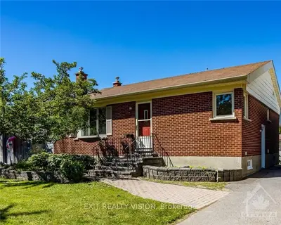 1302 WOODSIDE Drive, Belair Park - Copeland Park and Area, ON K2C 2G9
