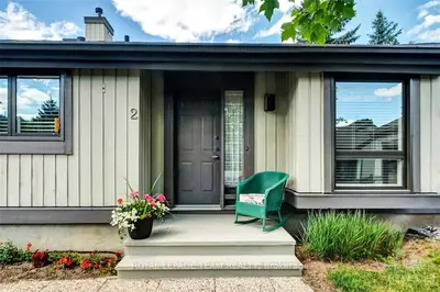 2 CASTLE HARBOUR Court, Stittsville - Munster - Richmond, ON K2S 1B9
