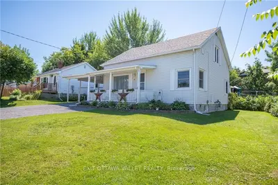 124 IRVING Street, Pembroke, ON K8A 2S3