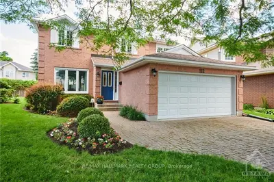 112 SUMMERWALK Place, South of Baseline to Knoxdale, ON K2G 5Y4