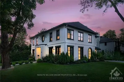 39 FARNHAM Crescent, Manor Park - Cardinal Glen and Area, ON K1K 0G3