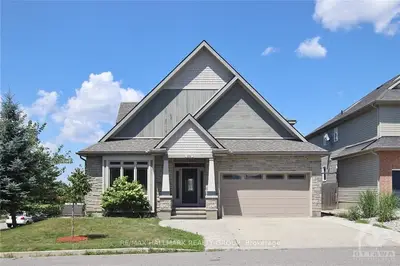 200 TEWSLEY Drive, Blossom Park - Airport and Area, ON K1V 0Y7