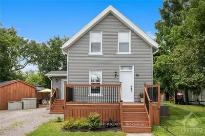 10 JUBILEE Street, Montague, ON K7A 2W8