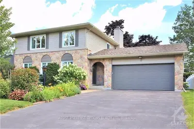 8 WOLVERTON Crescent, South of Baseline to Knoxdale, ON K2G 4C4