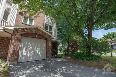 2A CRESTLEA Crescent, Tanglewood - Grenfell Glen - Pineglen, ON K2G 4N2