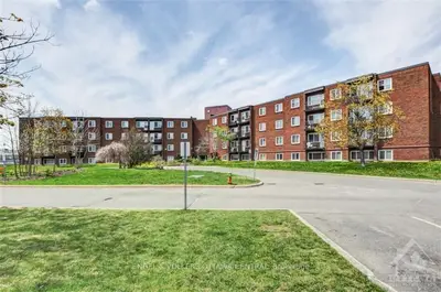 2041 ARROWSMITH Drive 402A, Beacon Hill North - South and Area, ON K1J 7V7