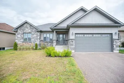 15 Nile Street, Petawawa, On K8h 0e8