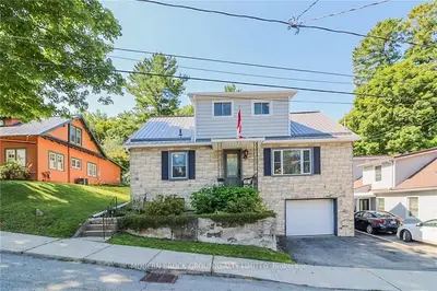 16 Mccready Street, Brockville, ON K6V 5N3