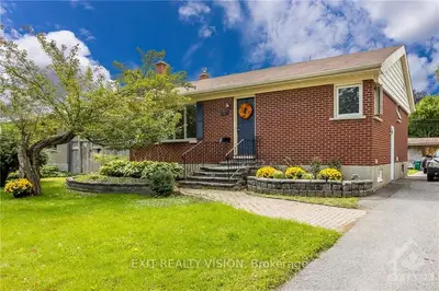 1302 Woodside Drive, Belair Park - Copeland Park And Area, On K2c 2g9
