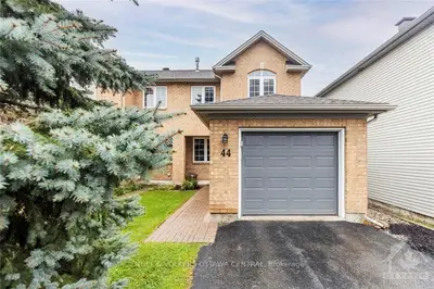 44 Scout Street, Carlington - Central Park, On K2c 4c4