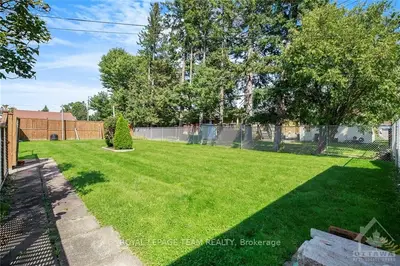 20 Headingly Crescent, South Of Baseline To Knoxdale, On K2g 0y3