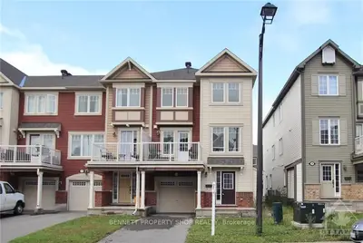 22 Streambank Street, Kanata, On K2m 0j8